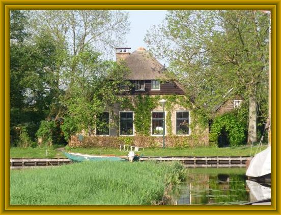 Ook de woning van de overbuurman was niet met de auto te bereiken. Maar je woont hier toch mooi . . . !